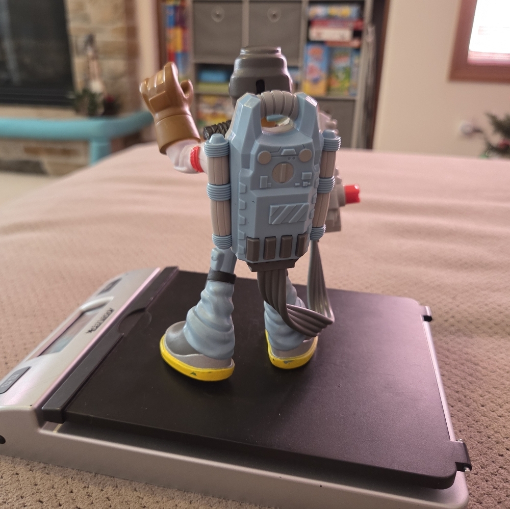 2018 Rescue Heroes Carlos Kitbash 6" Figure with Spinning Arc Welder Mechanic - Picture 3 of 13